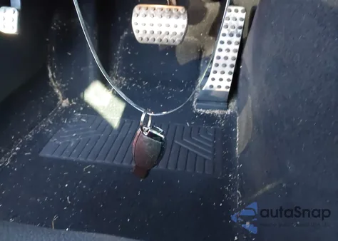 2013 Mercedes-Benz C 250 Sport z USA, uszkodzony, nr VIN WDDGF4HB2DR270512